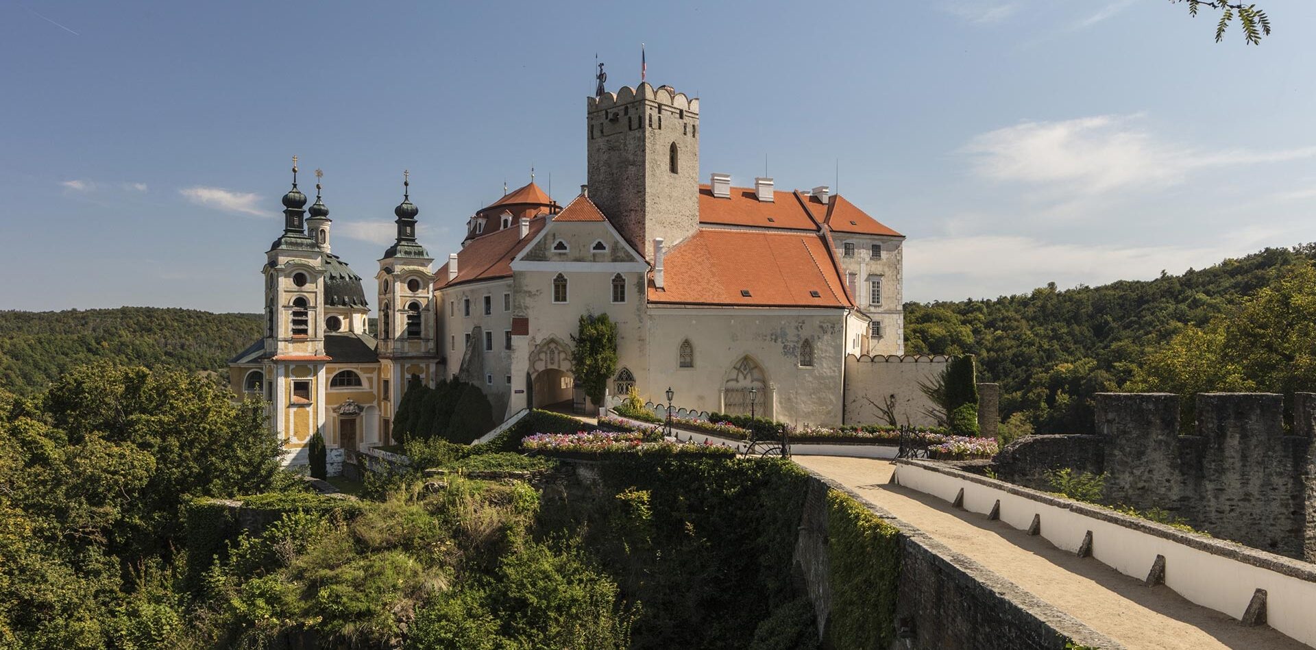 Zámky. hrady a zříceniny